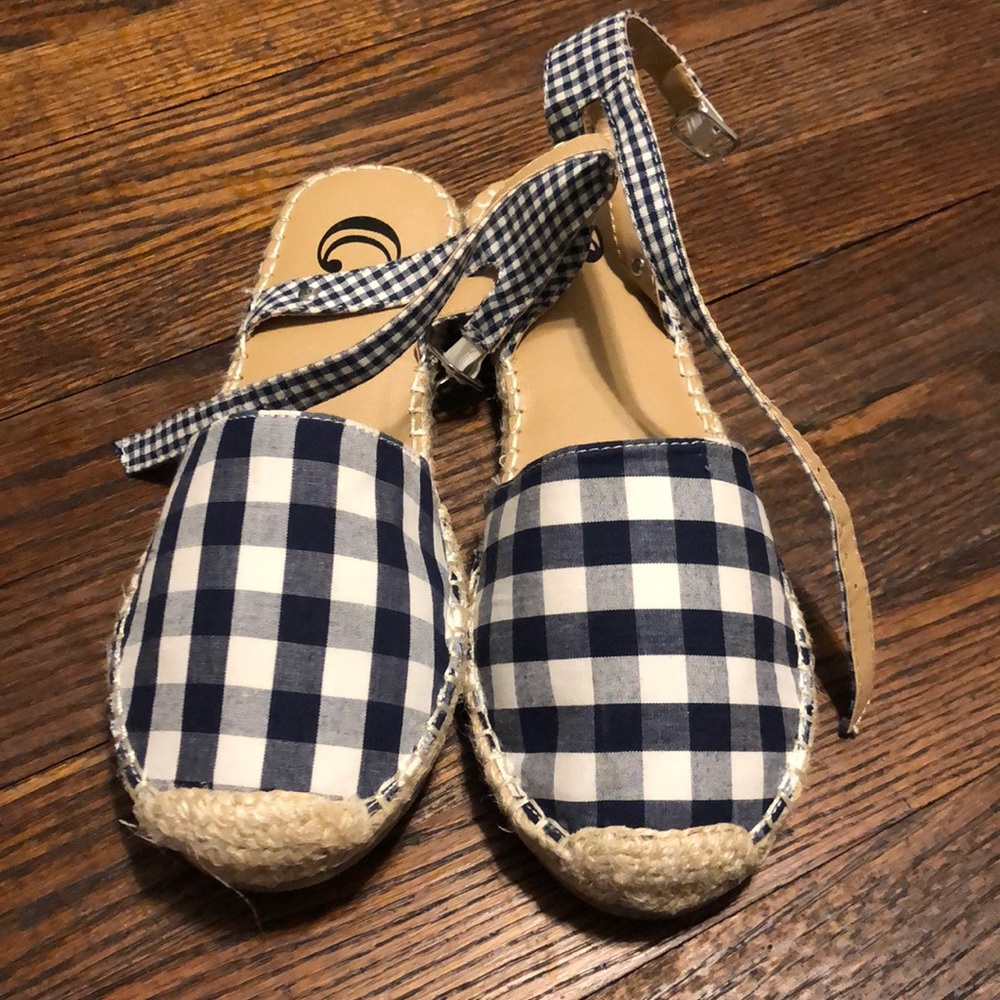 Charming Charlie gingham shoes size 6